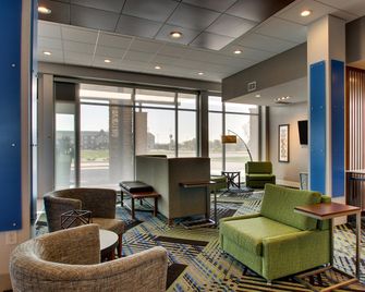 Holiday Inn Express & Suites Findlay North By IHG - Findlay - Sala de estar