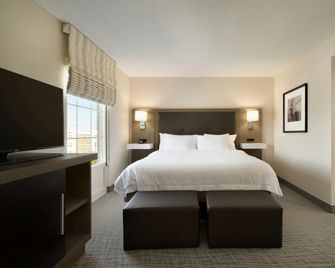 Hampton Inn & Suites Newport/Middletown - Middletown - Schlafzimmer