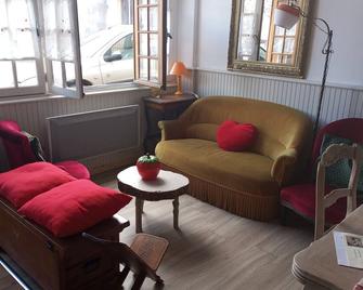 Gite : La Boutique D'yvonne - Availles-Limouzine - Living room
