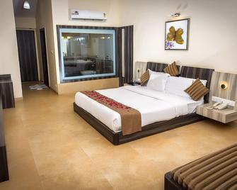 Adamo The Resort - Matheran - Спальня