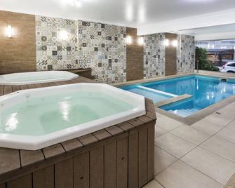 Hotel Bella Camboriú - Balneario Camboriu - Havuz