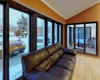 Waconia Inn & Suites - Waconia - Living room