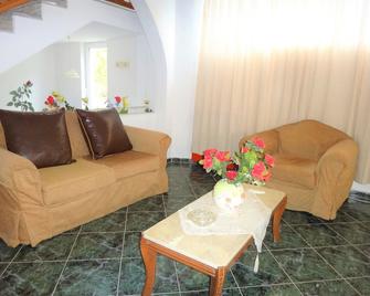 Pagona Hotel - Loutra Edipsou - Sala de estar