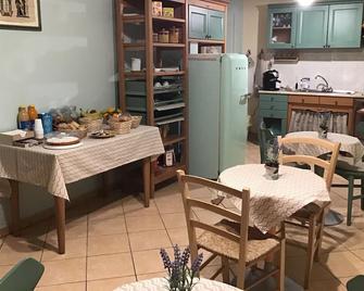 Achirina bed and breakfast - Cisterna di Latina - Sala de estar