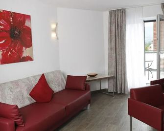 Hotel-Restaurant Pfälzer Hof - Edenkoben - Вітальня