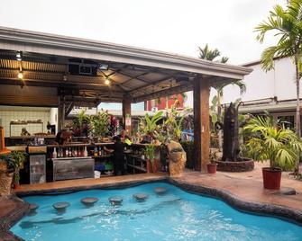 Arenal Hostel Resort - La Fortuna - Piscina