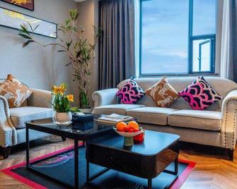 Dongpo International Hotel - Meishan - Living room