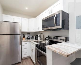 The Hideaway at Lake Ridge 2 - Fort Lauderdale - Kitchen