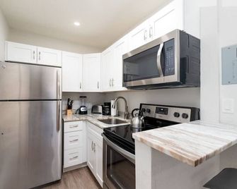 The Hideaway at Lake Ridge 2 - פורט לודרדייל - מטבח