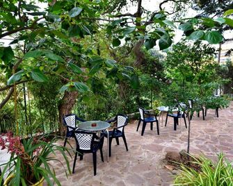 Hostal Magnolia - Girona - Patio