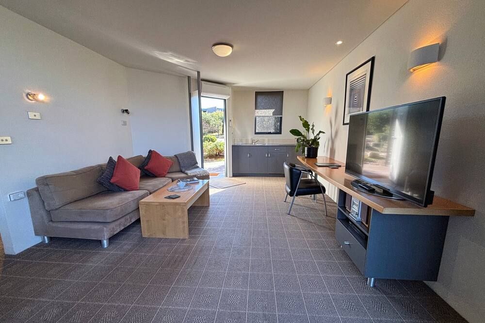 إدج أوف ذا باي