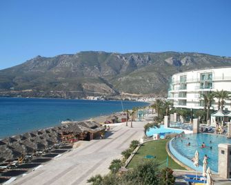 Club Hotel Casino Loutraki - לוטראקי - נוף חיצוני
