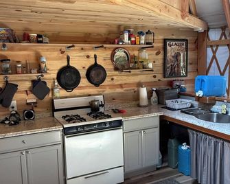 Great Bear Yurt - Off-Grid, Backcountry Experience - Between Gnp & Bob Marshall - Essex - Kitchen