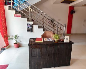 Spot On Shyam Palace - Pratāpgarh - Front desk
