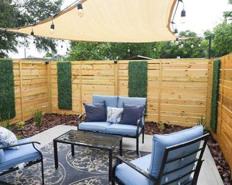 Cozy 1 bedroom suite-apartment. - Port Richey - Patio