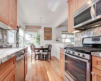 Riviera Village / Redondo Beach - Torrance - Kitchen