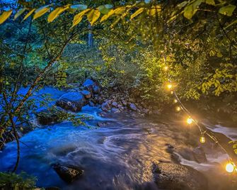 River, Sauna & Spa - The Farmhouse in Forest - Sainte-Rose-du-Nord