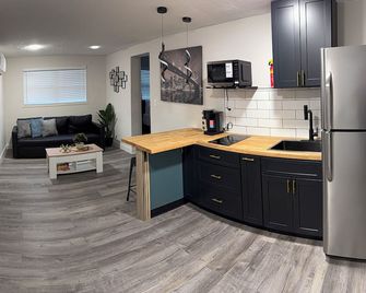 Secret Garden - Self Check-in - 1 bd, 1bath Elegant Apt/Studio - Orange Park - Кухня