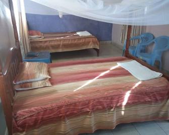 Falish Hotels - Mwingi - Habitación