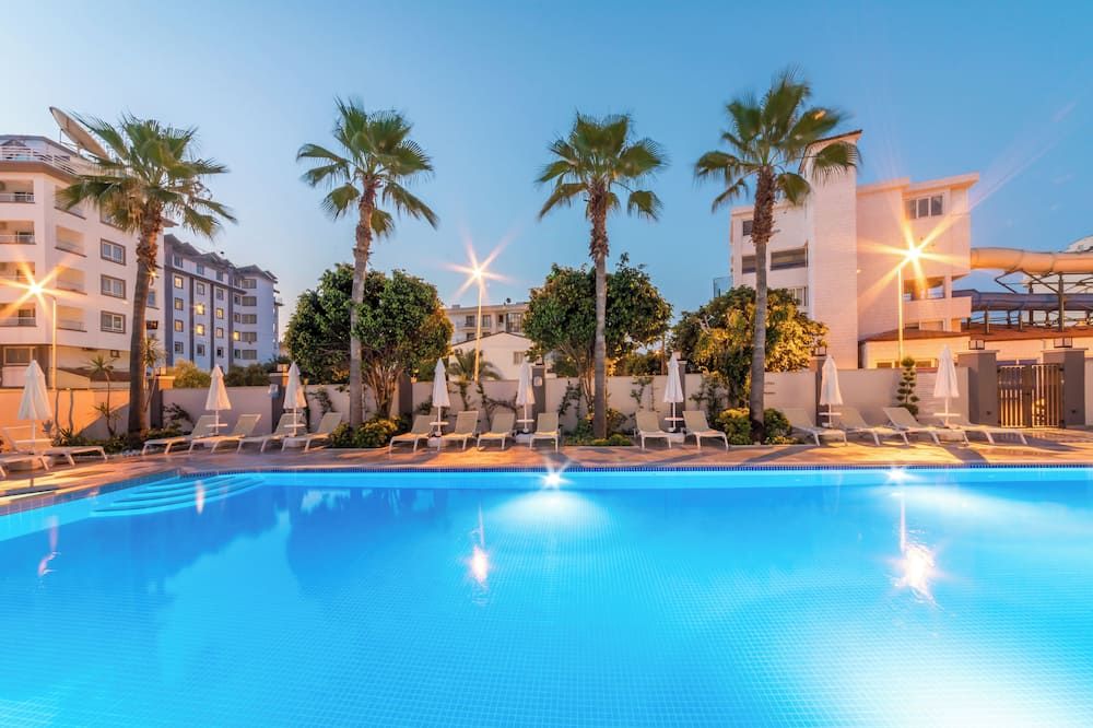 Motto Premium Hotel&Spa - מרמריס - בריכה