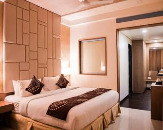 Hotel Grand Rio - Nashik - Bedroom