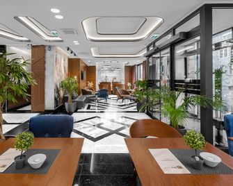 سكاي هوتل - بلغراد - ردهة