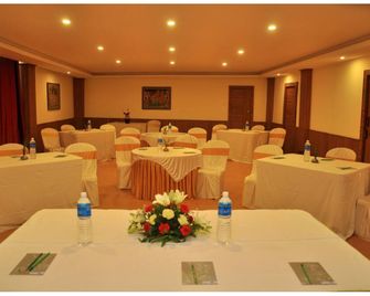 Vinayaga Inn by Poppys, Ooty - อูตี้ - ห้องจัดเลี้ยง