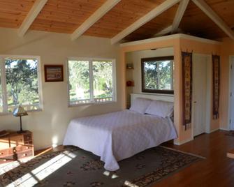 Off the Beaten Track On the Island of Hawai`i! - Naalehu - Bedroom