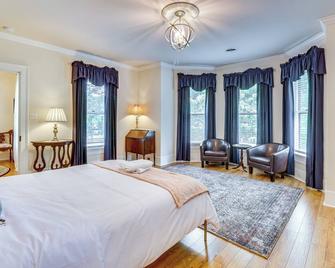 Walk to Waterfront Downtown Elizabeth City Home! - Elizabeth City - Bedroom