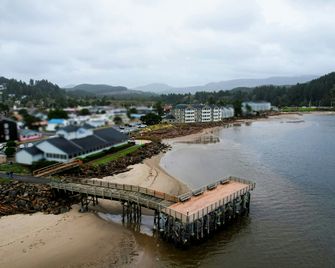 Siletz Bay Beachfront Hotel By OYO Lincoln City - Lincoln City - Building