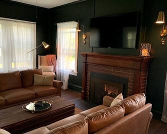 Restored 1930's Farm House - Geneva - Living room