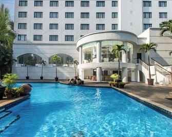 Aryaduta Lippo Village - Tangerang City - בריכה