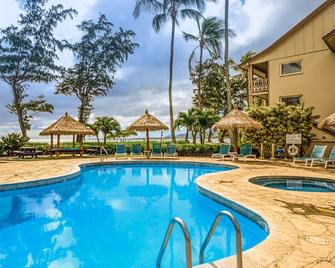 Ground-floor studio with partial ocean view & AC, ADA - beachside pool & hot tub - Kapaa - Pool
