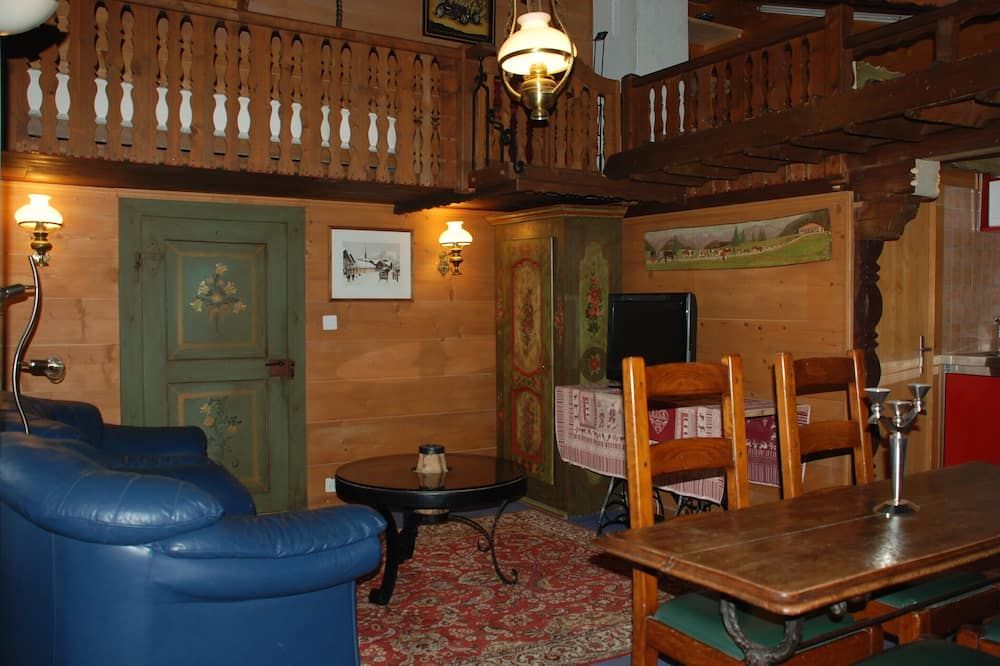 In the heart of the famous Bernese station, in pedestrian zone - Saanen - Salon