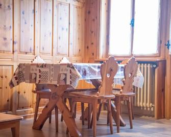 Be won over by the Valente two-room apartment and enjoy your vacation - Livigno - Dining room