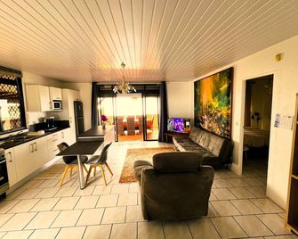 Tahiti - The Cozy Corner - Paea - Salon