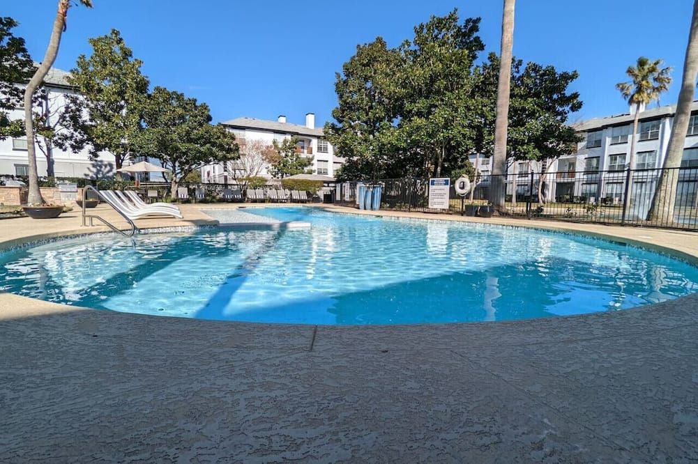 The Mid-Century Modern - נאסו ביי - בריכה