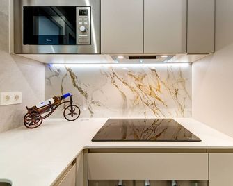 Apartamento San Lazaro a 5 Min Pabellon Principe Felipe con opcion a Parking - Zaragoza - Cocina