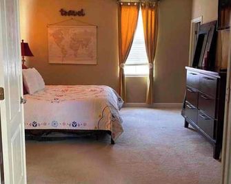 Gated community 2-bedroom,1 bath attached apartment in Manteca - Manteca - Slaapkamer