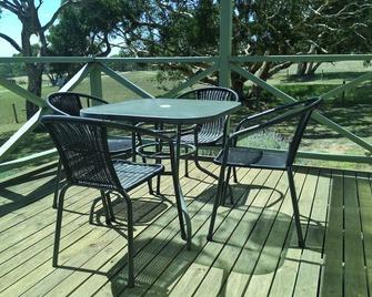 Wenton Farm Holiday Cottages - Victor Harbor - Balcony
