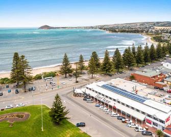Nightcap at Hotel Victor - Victor Harbor - Будівля
