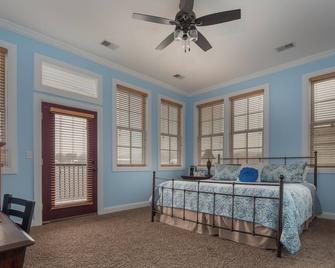 Main Street Inn - Lowell - Bedroom