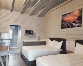 Adobe Hacienda Motel - Hollywood - Bedroom