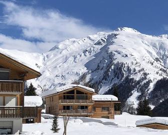 Chalet Breithorn - Loft with Jacuzzi B - Obergoms - Gebäude