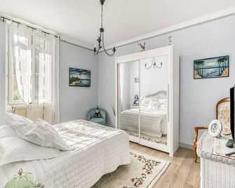 Charming Stay in Heart of Dax - Dax - Bedroom
