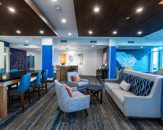Holiday Inn Express & Suites Greenwood Mall By IHG - Greenwood - Gebouw