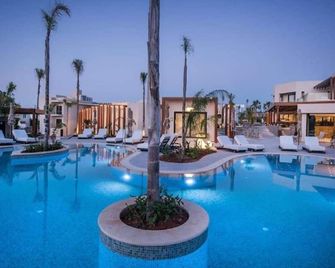 Noble Hotel Suites - Gouves - Pool