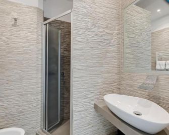Piccolotel - Rome - Bathroom
