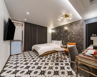 Asan Brown Dot Asan Terminal Branch - Asan - Camera da letto