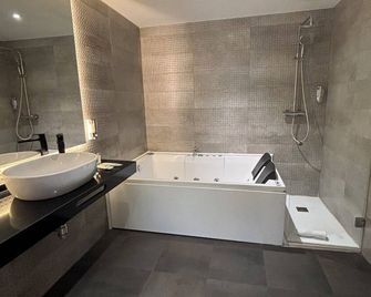 Daos Suites & Terrace Marbella - Marbella - Salle de bain